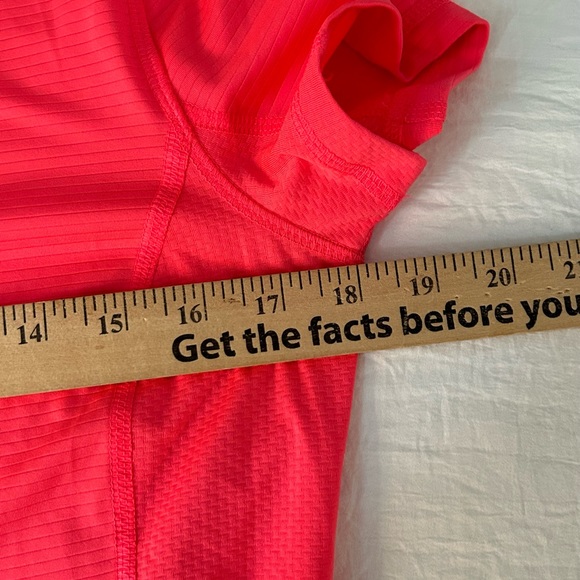 Tek Gear DryTEK hot pink athletic top - Picture 7 of 8